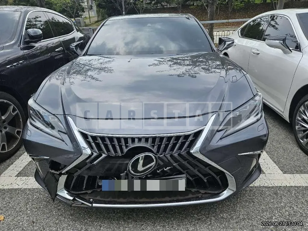 Photo 2 of 11: 2023 Lexus ES300h — Korean insurance auction