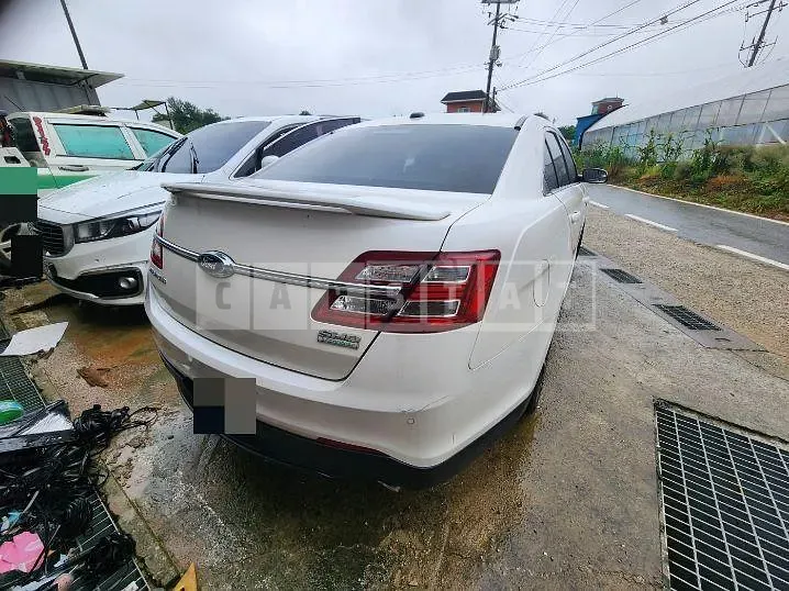 Photo 2 of 13: 2015 Ford Taurus Sho — Korean insurance auction