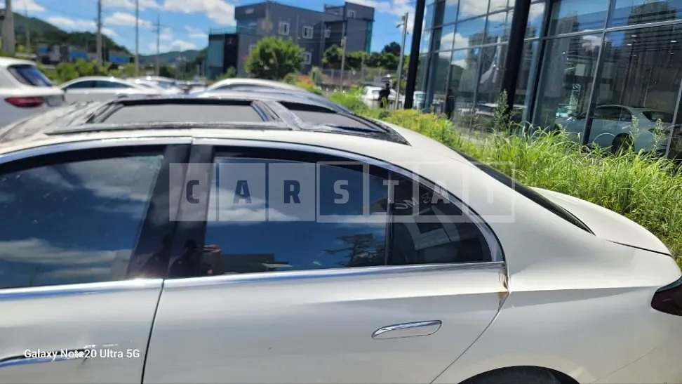 Photo 2 of 33: 2024 Mercedes-Benz E300 4Matic — Korean insurance auction