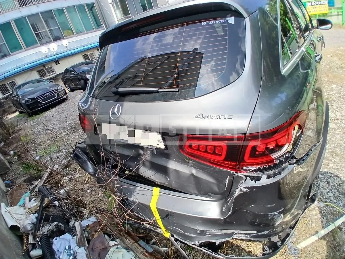 Photo 2 of 30: 2022 Mercedes-Benz GLC300 4Matic — Korean insurance auction