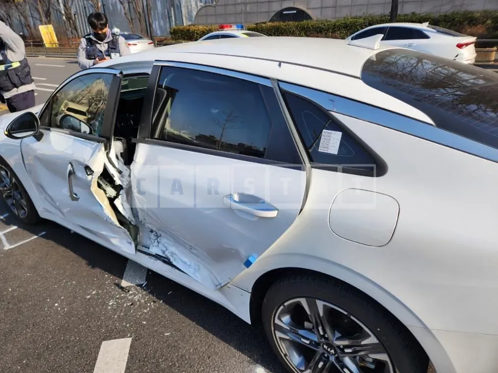 Photo 2 of 19: 2021 Kia K5 2.0, VIN KNAG241ABMA144275 — Korean insurance auction