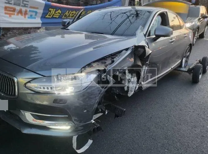 Photo 2 of 6: 2018 Volvo S90D5 AWD — Korean insurance auction