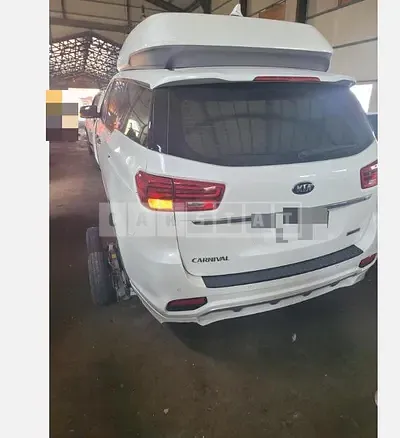 Photo 1 of 3: 2019 Kia Carnivals — Korean insurance auction