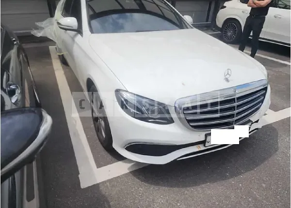Photo 2 of 14: 2019 Mercedes-Benz E 300 — Korean insurance auction