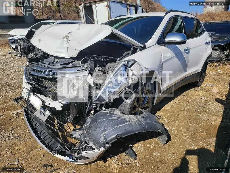 Photo 2 of 34: 2016 Hyundai Santa Fe, VIN KMHSW81UBHU725651 — Korean insurance auction