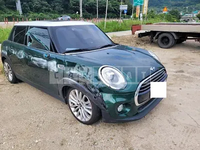 Photo 1 of 4: 2016 MINI Cooper D Five-Door — Korean insurance auction
