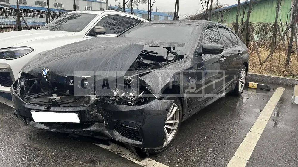 Photo 2 of 13: 2017 BMW 530i xDrive, VIN WBAJD910XHWA91539 — Korean insurance auction