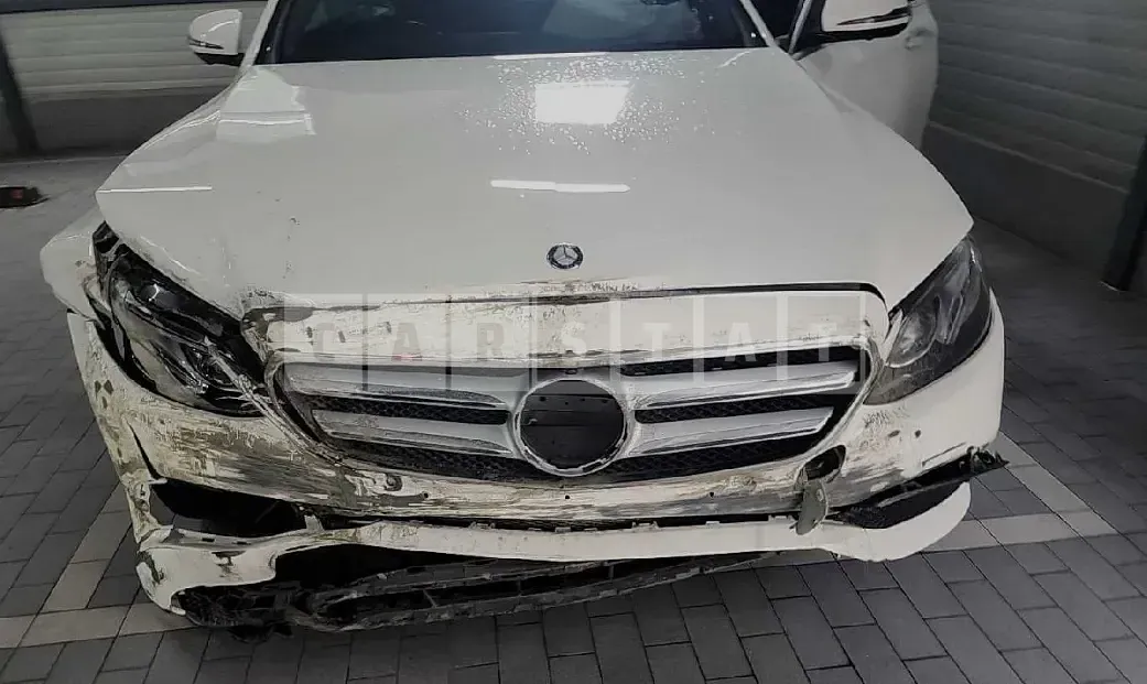 Photo 2 of 9: 2017 Mercedes-Benz E300, VIN WDDZF4JB8HA067258 — Korean insurance auction