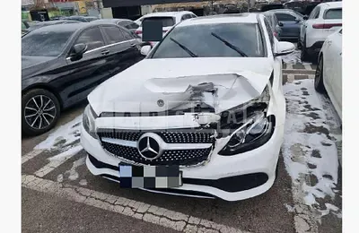 Photo 1 of 33: 2018 Mercedes-Benz E200 — Korean insurance auction