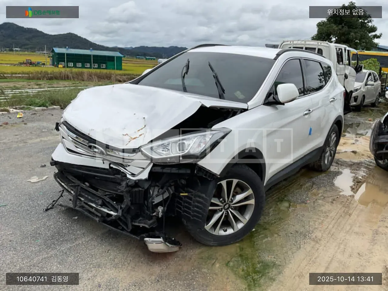 Photo 2 of 9: 2015 Hyundai Santa Fe, VIN KMHSW81UBFU451833 — Korean insurance auction