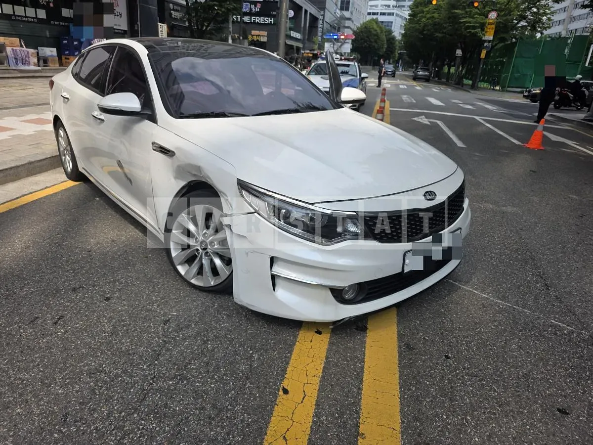 Photo 2 of 10: 2016 Kia K5 2.0 — Korean insurance auction