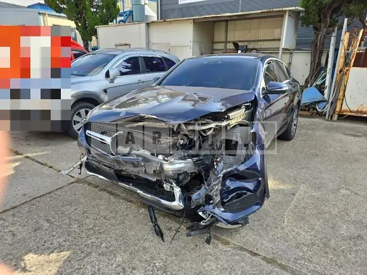 Photo 2 of 15: 2019 Mercedes-Benz GLC300 4Matic Coupe — Korean insurance auction
