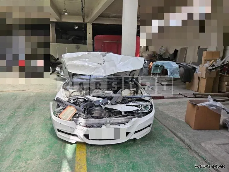 Photo 2 of 35: 2018 BMW 320i, VIN WBA8A9100JAE91250 — Korean insurance auction