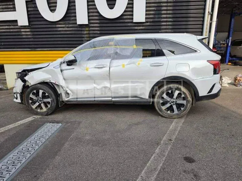 Photo 2 of 14: 2022 Kia Sorento 2.2 — Korean insurance auction