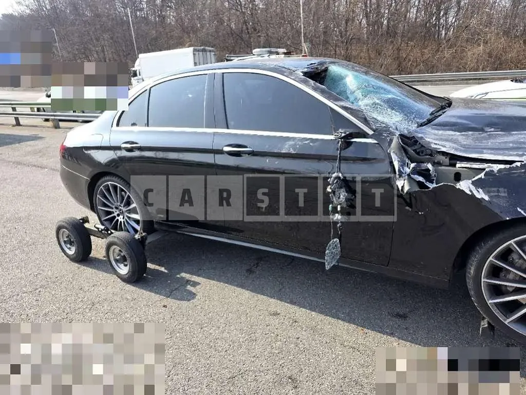 Photo 2 of 18: 2021 Mercedes-Benz E350 4Matic — Korean insurance auction