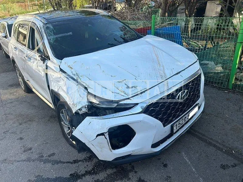 Photo 2 of 48: 2020 Hyundai Santa Fe, VIN KMHS281CDLU300592 — Korean insurance auction