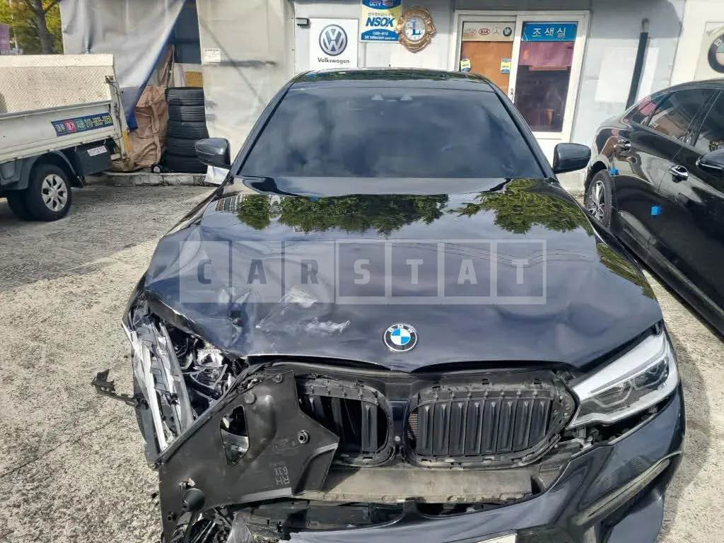 Photo 2 of 35: 2018 BMW 530i, VIN WBAJD3109JWC99494 — Korean insurance auction