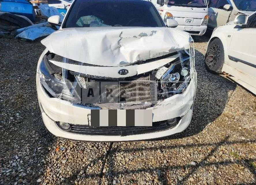Photo 2 of 9: 2015 Kia K5 — Korean insurance auction