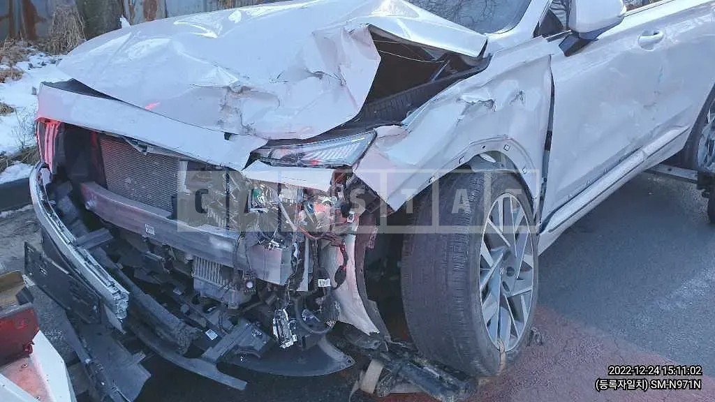 Photo 2 of 10: 2021 Hyundai Santa Fe, VIN KMHS581HGMU322831 — Korean insurance auction