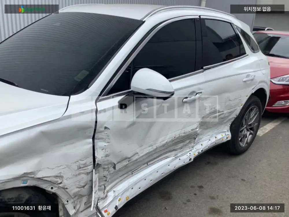 Photo 2 of 12: 2022 Genesis GV70, VIN KMTMB81ABNU074593 — Korean insurance auction