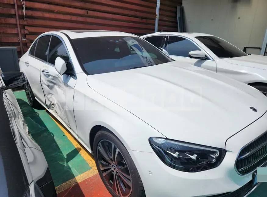 Photo 2 of 5: 2022 Mercedes-Benz E250 — Korean insurance auction