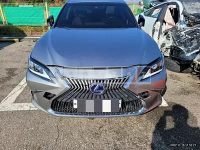 Photo 1 of 13: 2018 Lexus ES300h, VIN JTHBW1GG8J2170112 — Korean insurance auction