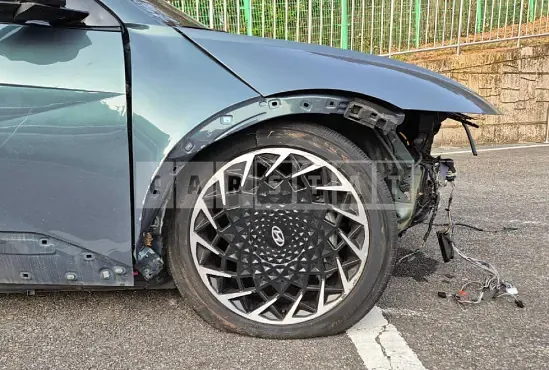 Photo 2 of 18: 2022 Hyundai IONIQ 5, VIN KMHKR81AFNU112918 — Korean insurance auction
