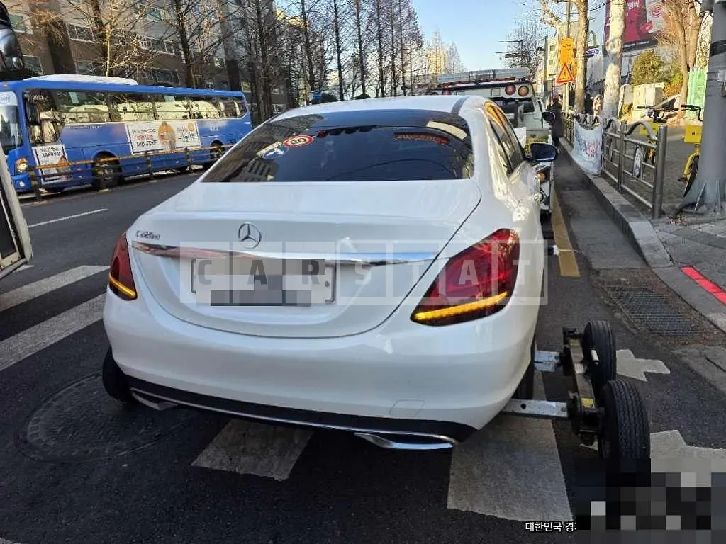 Photo 2 of 12: 2018 Mercedes-Benz C 220 d — Korean insurance auction