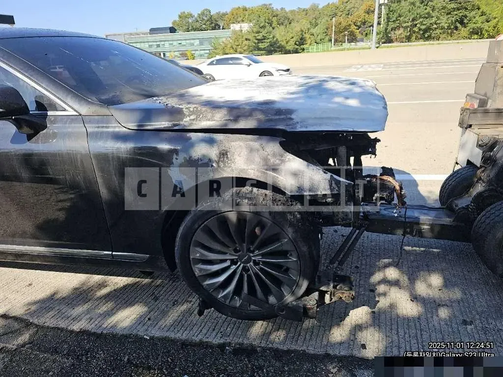 Photo 2 of 4: 2017 Genesis EQ900 3.8 — Korean insurance auction