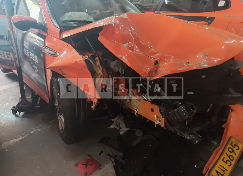 Photo 2 of 3: 2019 Kia K5, VIN KNAGU416BKA326264 — Korean insurance auction