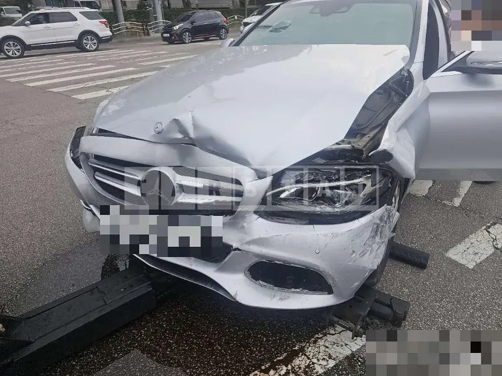 Photo 2 of 7: 2015 Mercedes-Benz C220 BlueTec — Korean insurance auction
