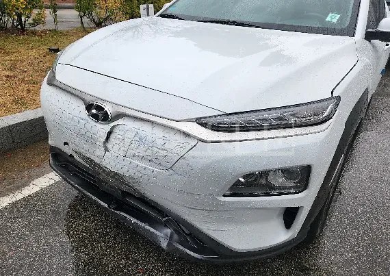 Photo 2 of 5: 2019 Hyundai Kona Electric, VIN KMHK281GFKU057362 — Korean insurance auction