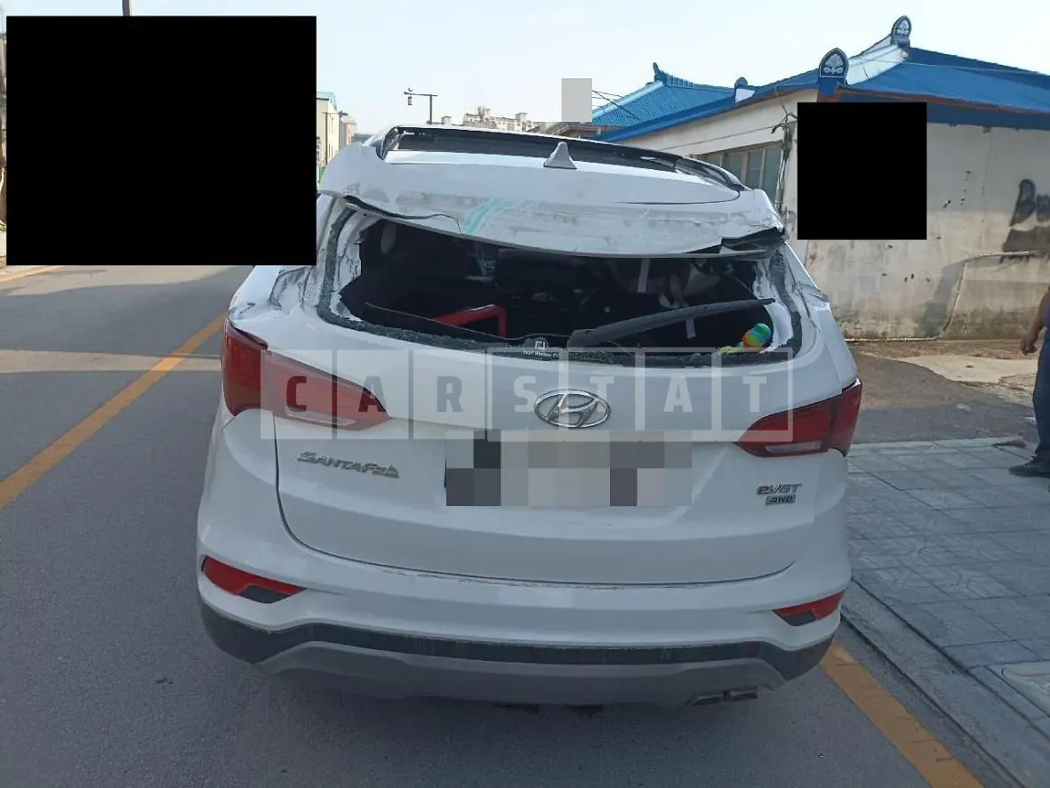 Photo 2 of 9: 2016 Hyundai Santa Fe 2.0 (4WD), VIN KMHSW81UDGU699886 — Korean insurance auction