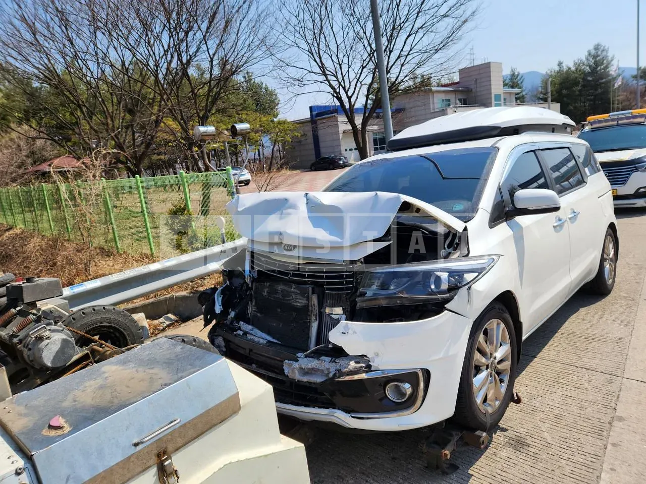 Photo 2 of 6: 2015 Kia Carnival Outdoors, VIN KNAMC81ABGS126797 — Korean insurance auction