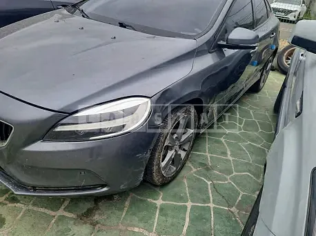 Photo 2 of 10: 2017 Volvo V40 D3, VIN YV1MV79K0H2380619 — Korean insurance auction
