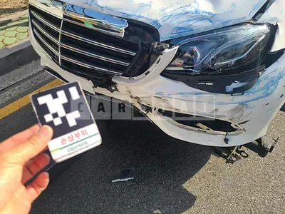 Photo 1 of 36: 2019 Mercedes-Benz E300 4Matic, VIN WDDZF4KB8KA639001 — Korean insurance auction