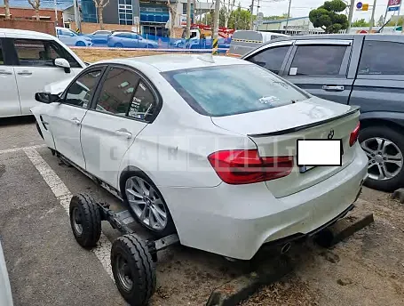 Photo 2 of 12: 2018 BMW 320d, VIN WBA8C5107JK734904 — Korean insurance auction