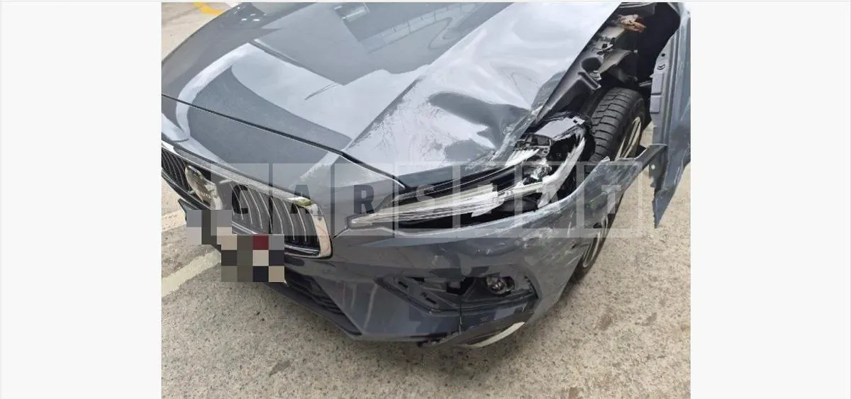 Photo 2 of 17: 2022 Volvo S60B5 — Korean insurance auction