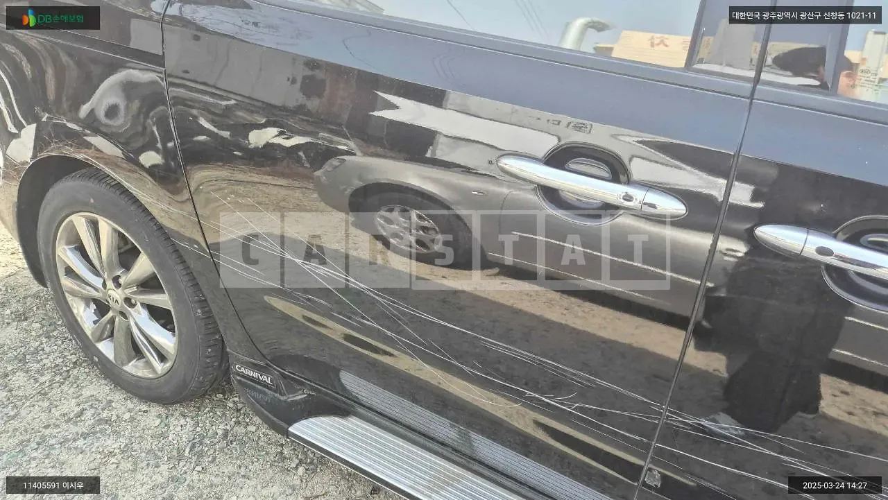 Photo 2 of 22: 2018 Kia Carnival, VIN KNAME81ABKS496831 — Korean insurance auction