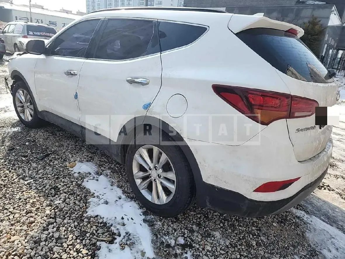Photo 2 of 12: 2017 Hyundai Santa Fe DM, VIN KMHSW81UBJU833242 — Korean insurance auction