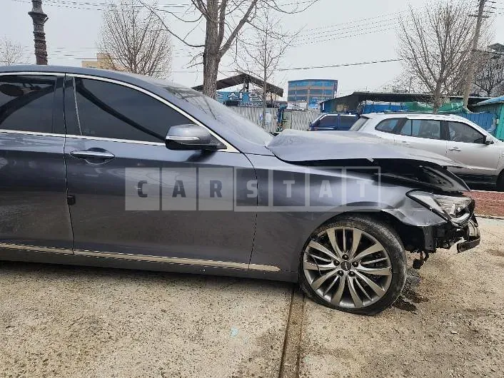 Photo 2 of 31: 2016 Genesis 3.3 — Korean insurance auction