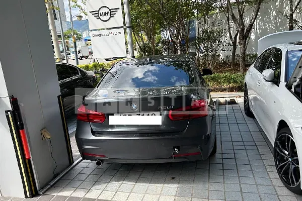 Photo 2 of 5: 2017 BMW 320i — Korean insurance auction