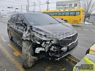 Photo 1 of 6: 2019 Kia Carnival, VIN KNAMC81ABKS602627 — Korean insurance auction