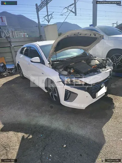 Photo 1 of 12: 2017 Hyundai IONIQ (Hybrid), VIN KMHC851CGHU037061 — Korean insurance auction