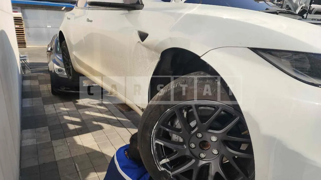 Photo 2 of 19: 2024 Tesla Model 3 RWD, VIN LRW3E7FS2RC177190 — Korean insurance auction