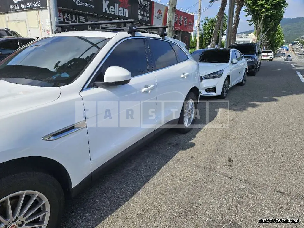 Photo 2 of 40: 2017 Jaguar F-Pace 20d — Korean insurance auction
