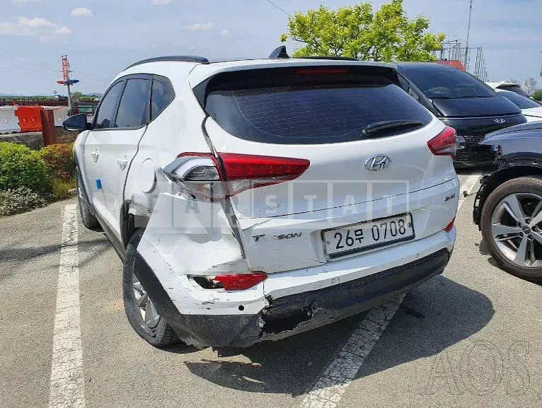 Photo 2 of 18: 2016 Hyundai Tucson, VIN KMHJ2815GGU105313 — Korean insurance auction