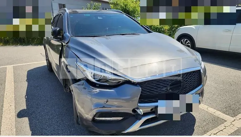 Photo 2 of 9: 2019 Infiniti QX30 AWD — Korean insurance auction