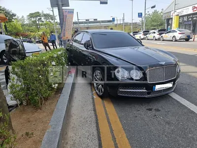 Photo 1 of 10: 2015 Bentley Flying Spur W12, VIN SCBEL53W0FC048232 — Korean insurance auction