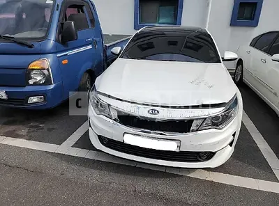 Photo 1 of 11: 2016 Kia K5, VIN KNAGX411BGA083042 — Korean insurance auction